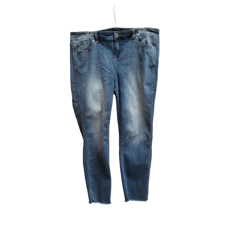 Torrid Jeans Womens Size 16 Mid Rise Tappered Leg Raw Hem Denim